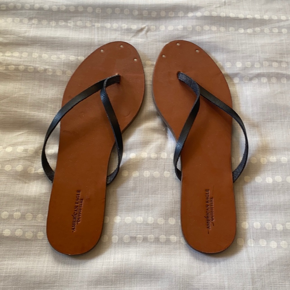 American Eagle Outfitters- black ‘leather’ thing sandals-size 10